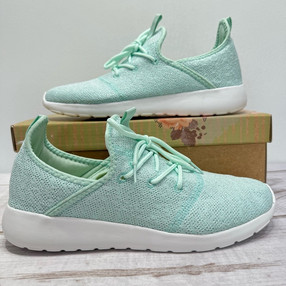 Very G Liliana in Mint Green Metallic Lightweight Sneakers Size 9.5 NEW